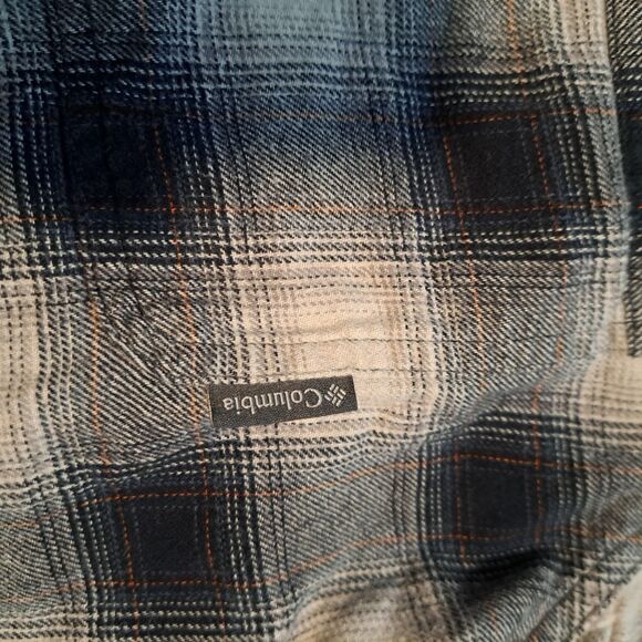 Columbia Plaid Flannel Shirt Mens L Regular Fit Button Up Outdoor Classic Black - Picture 4 of 9